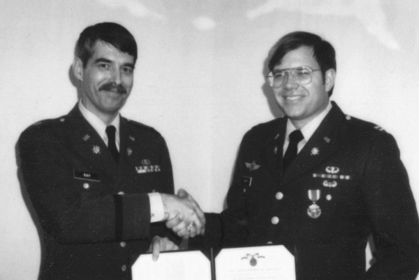 Бил Рей (вляво) и Пол Х. Смит, 1985 г.